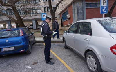 Ελλάδα – Τροχαία: 687 παραβάσεις σε 6 ημέρες για οδηγούς που κλείνουν ράμπες και θέσεις ΑμεΑ