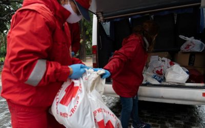 Ο Ερυθρός Σταυρός συνεχίζει τις δράσεις για την υποστήριξη των αστέγων, τις πιο θερμές ημέρες