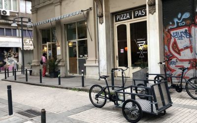 Διαθέσιμα για κοινή χρήση δυο ποδήλατα για ΑμεΑ στο περίπτερο του Πανελλήνιου Συλλόγου Παραπληγικών στην ΔΕΘ